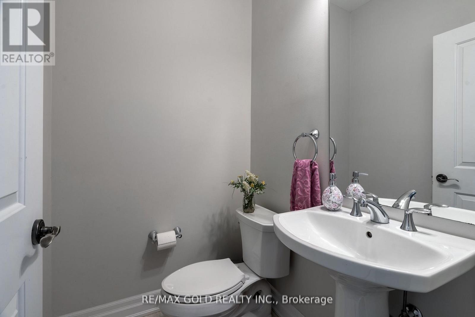 54 ROBERT BERRY CRESCENT - 20