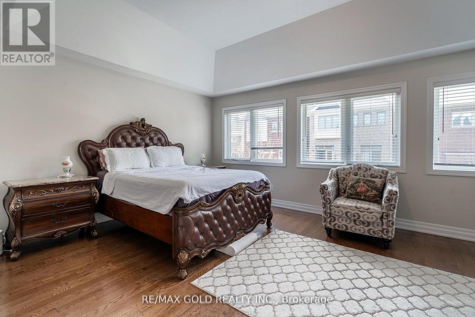 54 ROBERT BERRY CRESCENT - 21