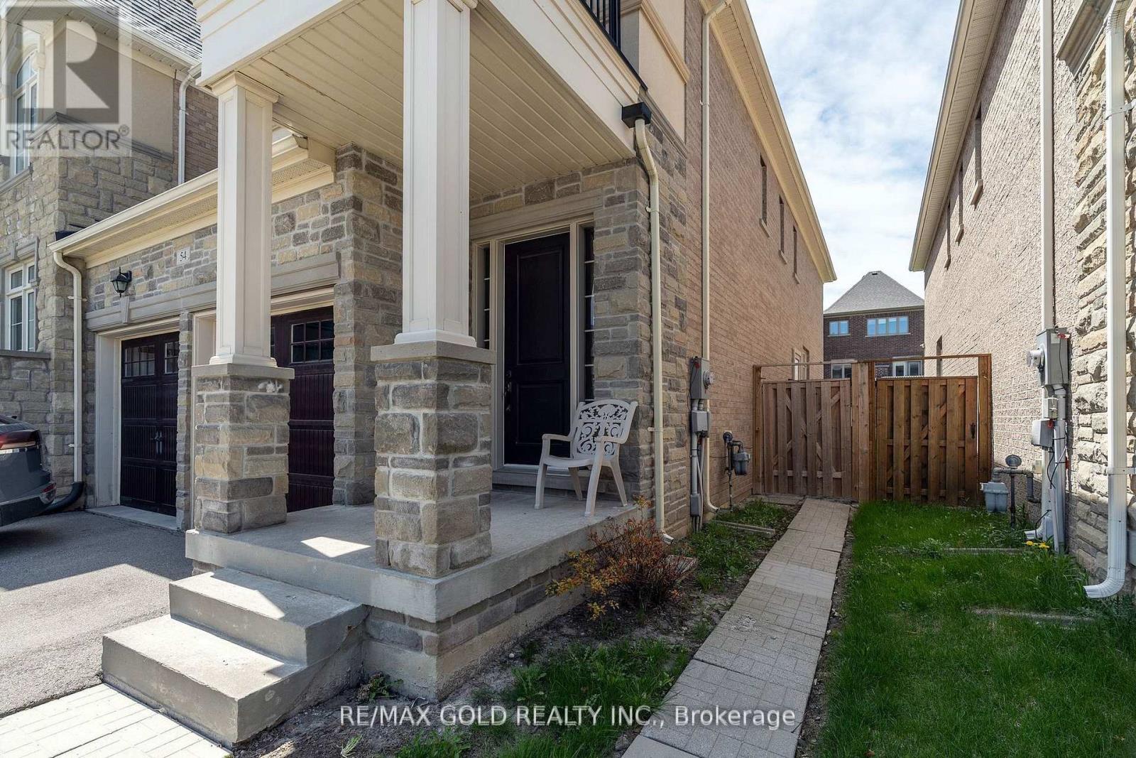 54 ROBERT BERRY CRESCENT - 3