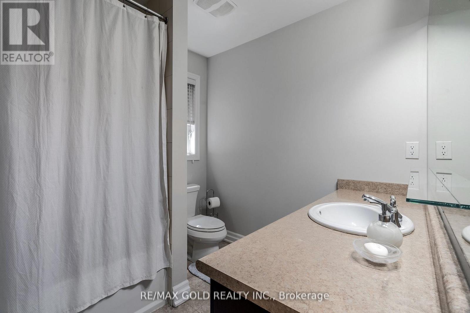 54 ROBERT BERRY CRESCENT - 31