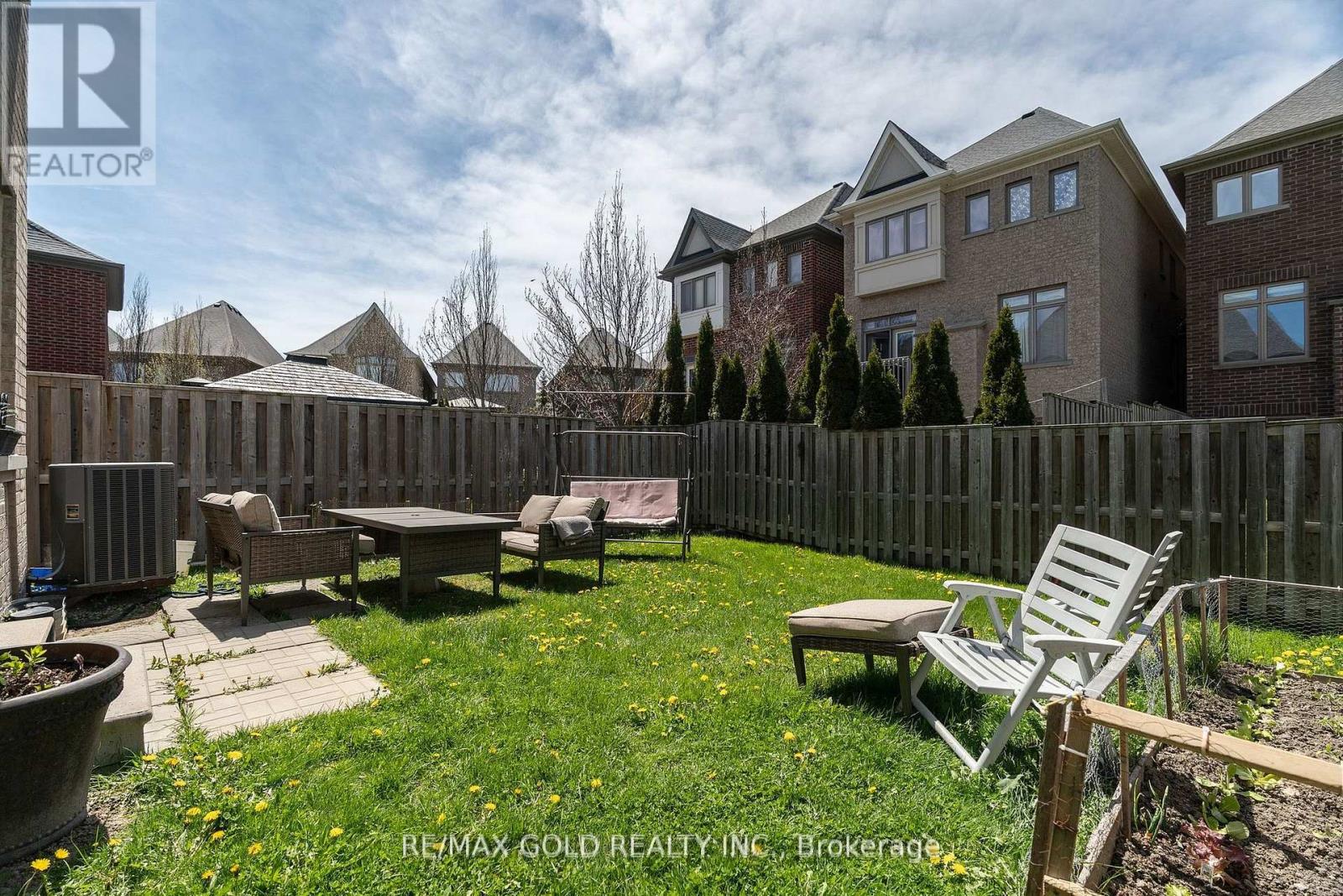 54 ROBERT BERRY CRESCENT - 40