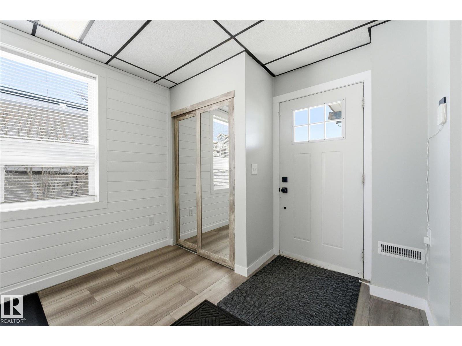 75 Lakeview Av South View - 44