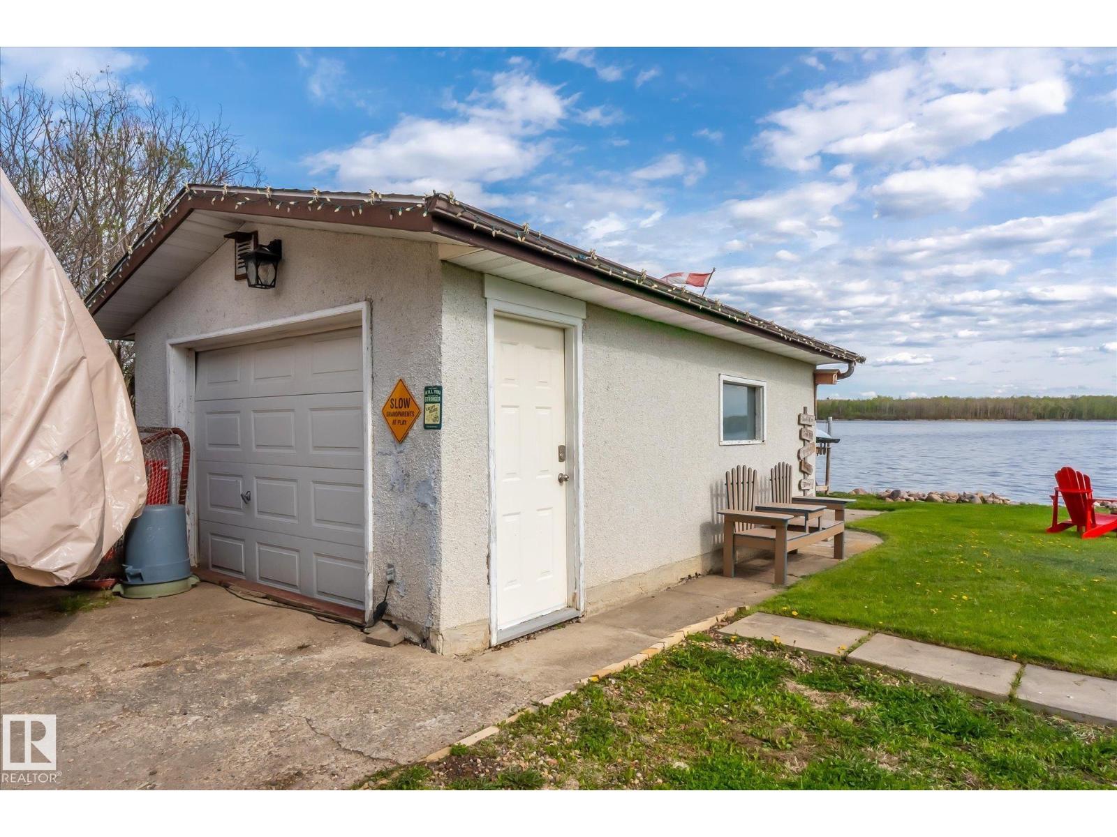 75 Lakeview Av South View - 60