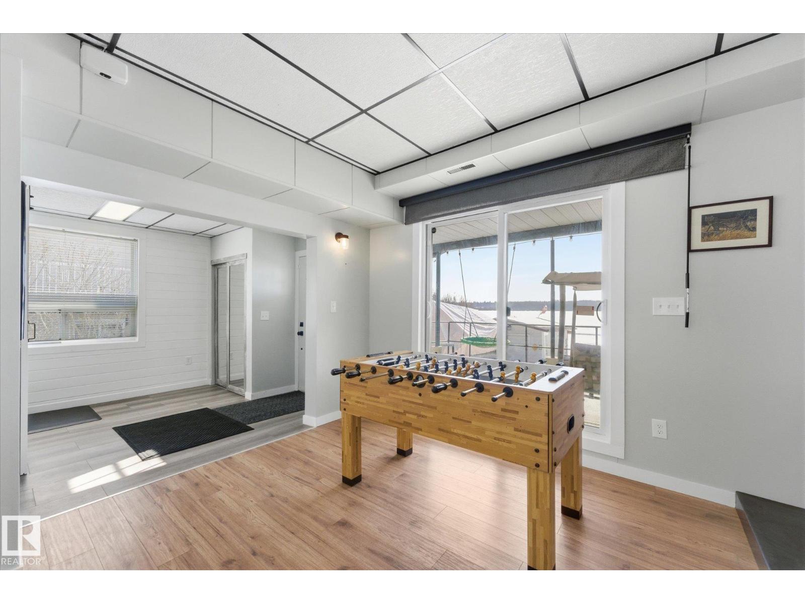 75 Lakeview Av South View - 40