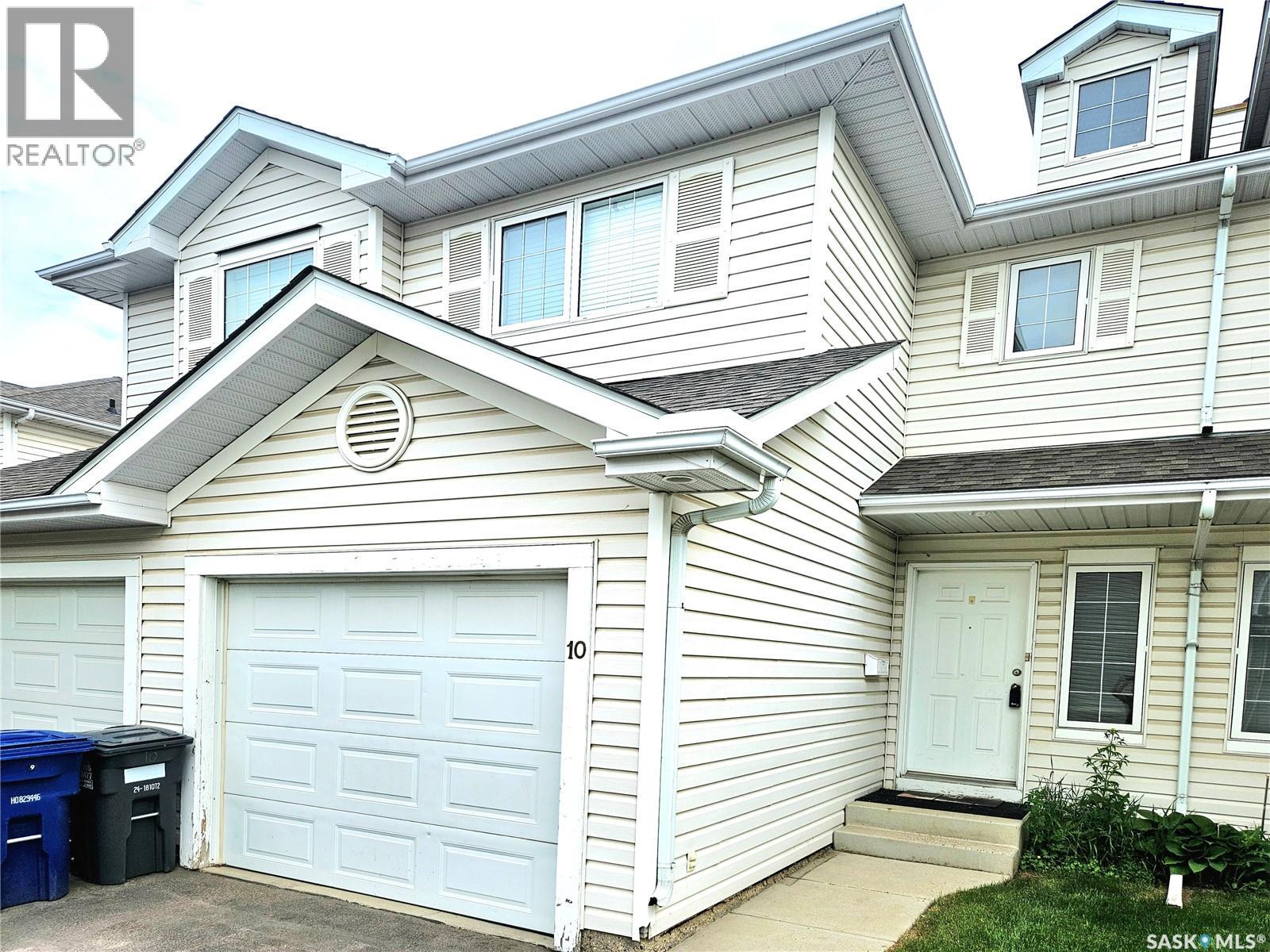 #10 410 Keevil CRESCENT - 1