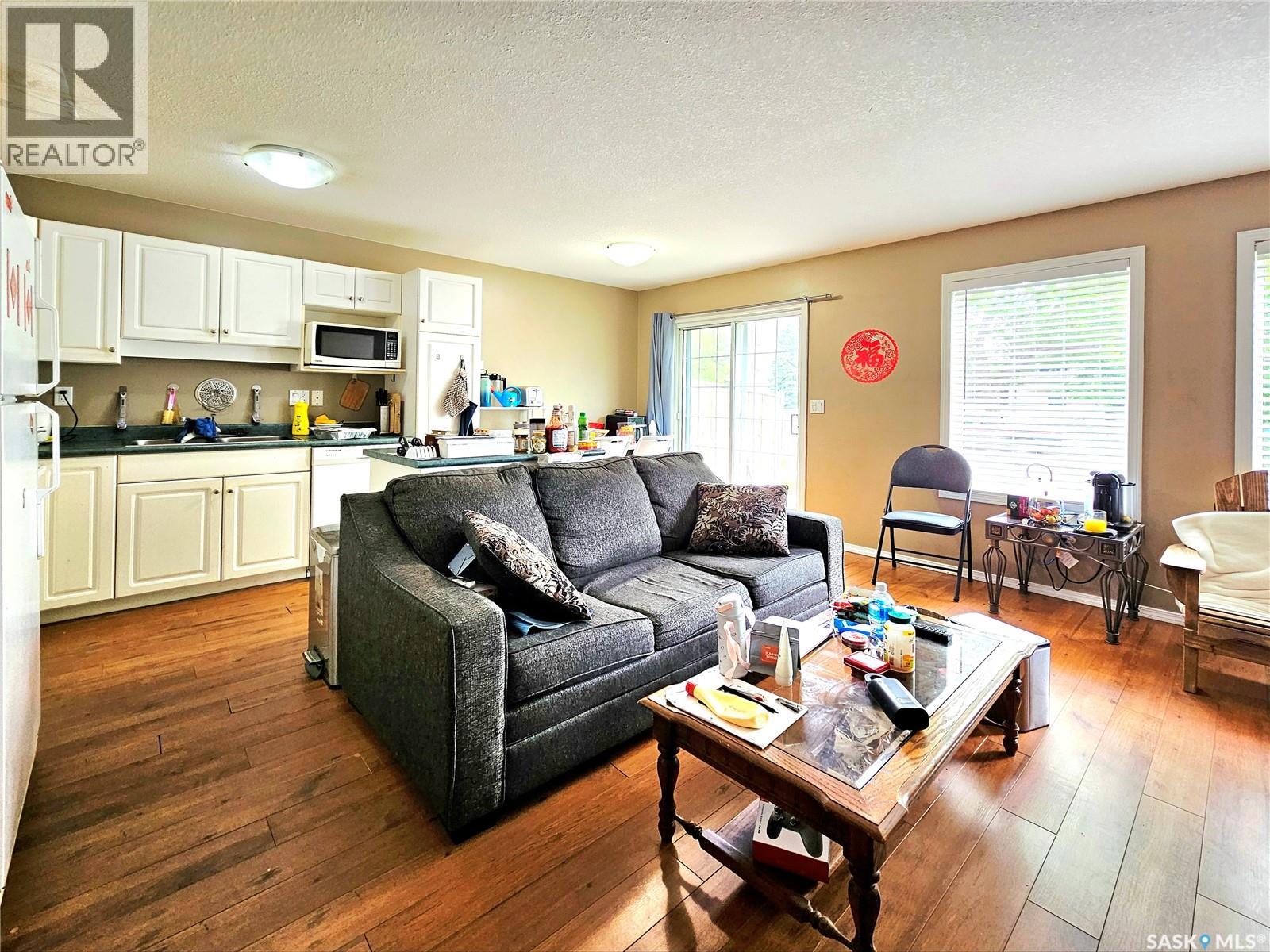 #10 410 Keevil CRESCENT - 10