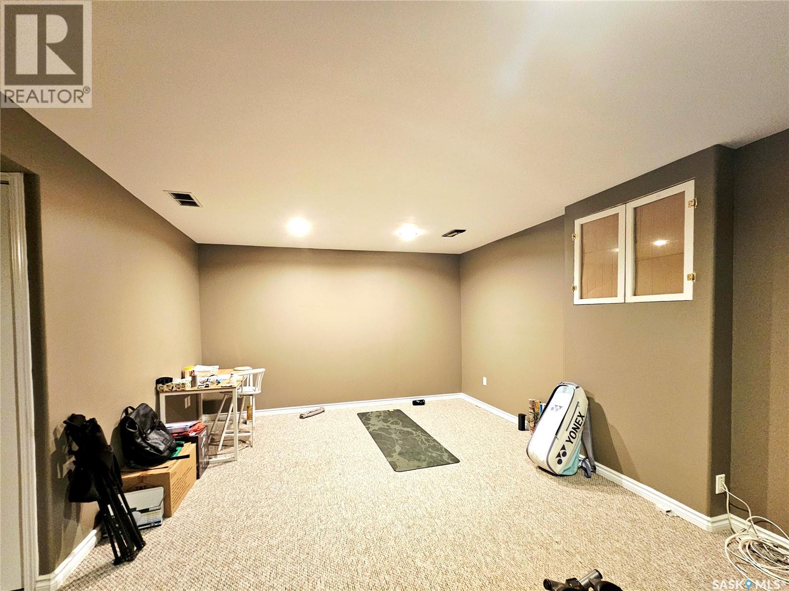 #10 410 Keevil CRESCENT - 11