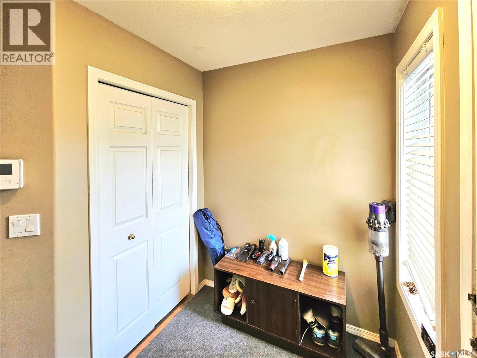 #10 410 Keevil CRESCENT - 12
