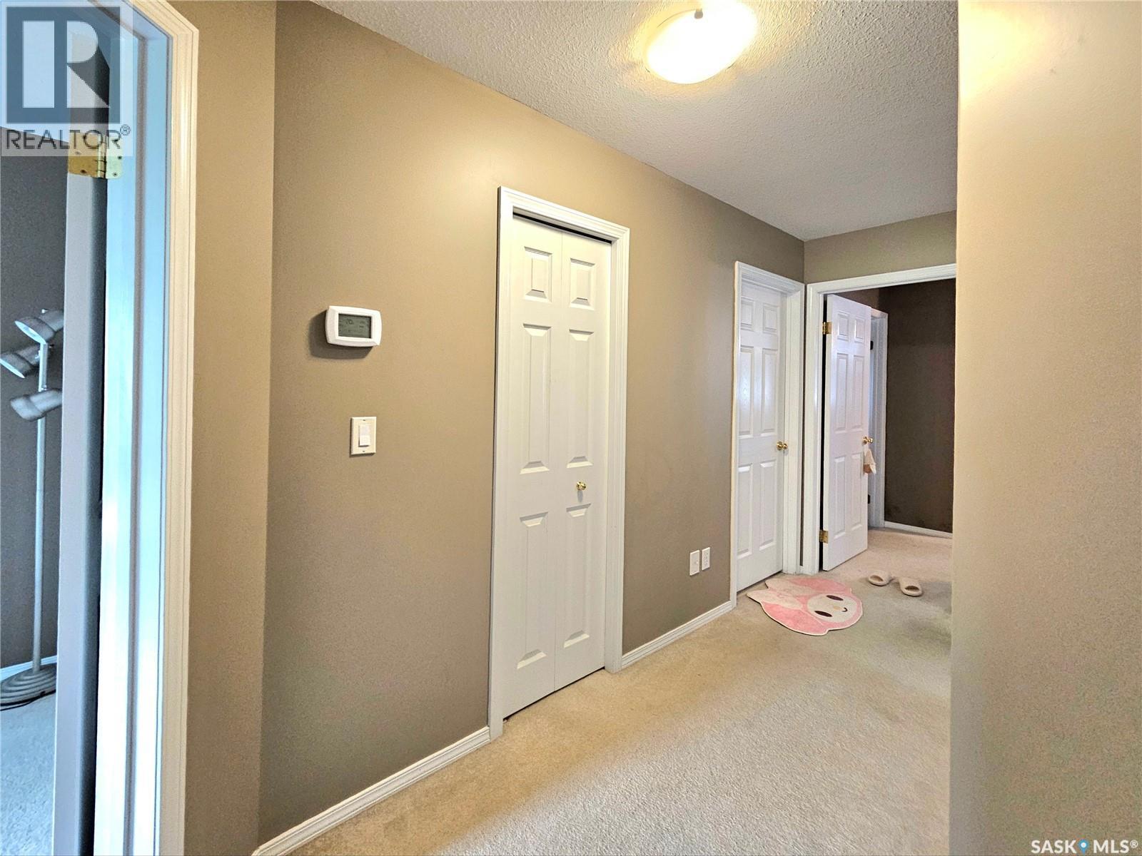 #10 410 Keevil CRESCENT - 14