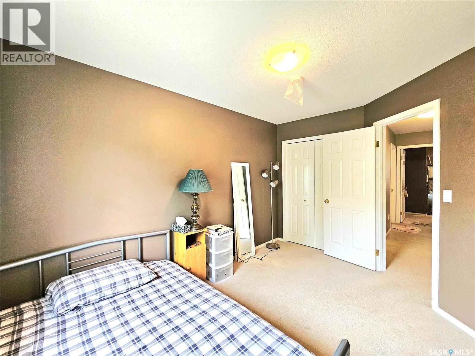#10 410 Keevil CRESCENT - 16