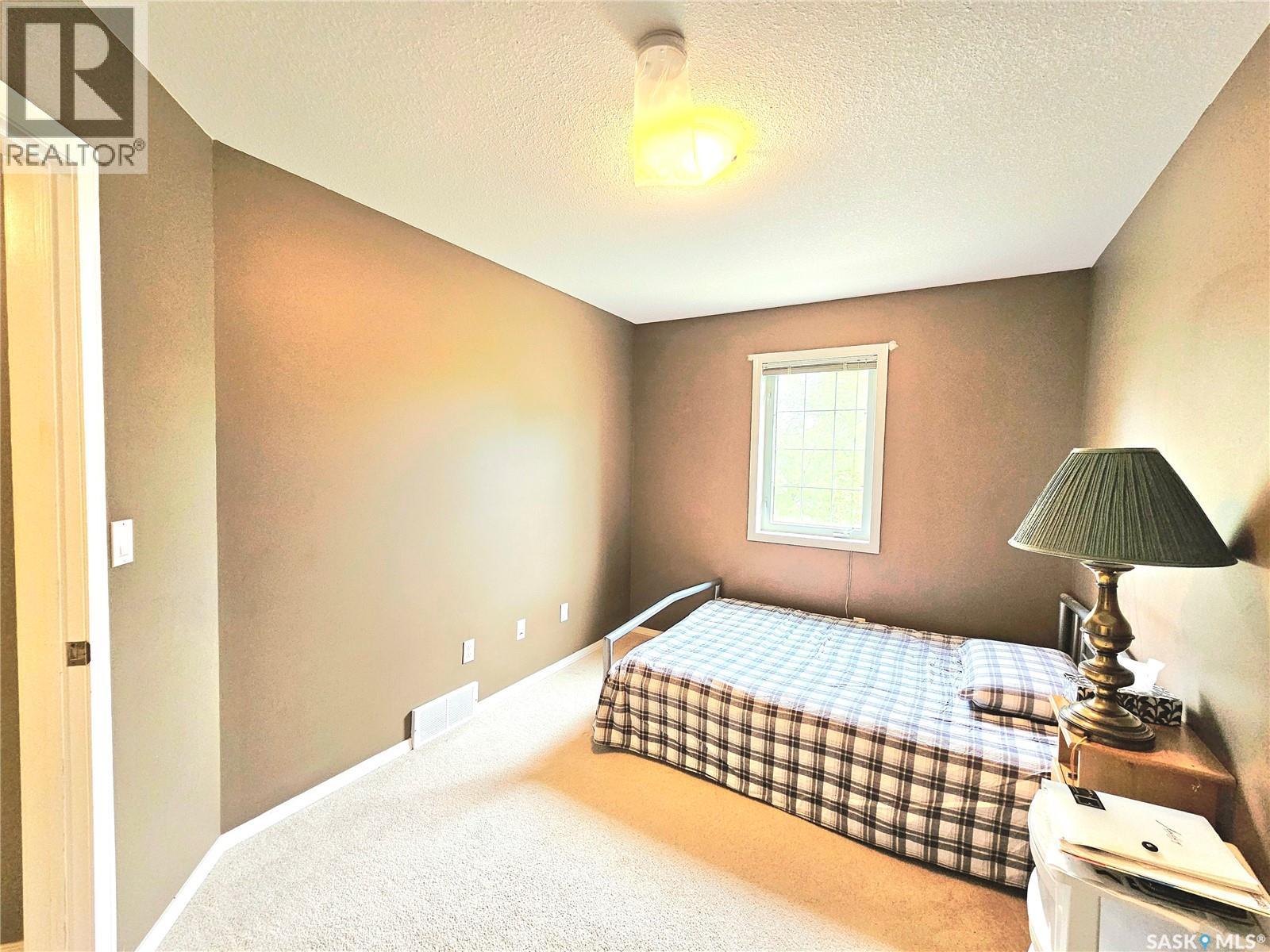 #10 410 Keevil CRESCENT - 17