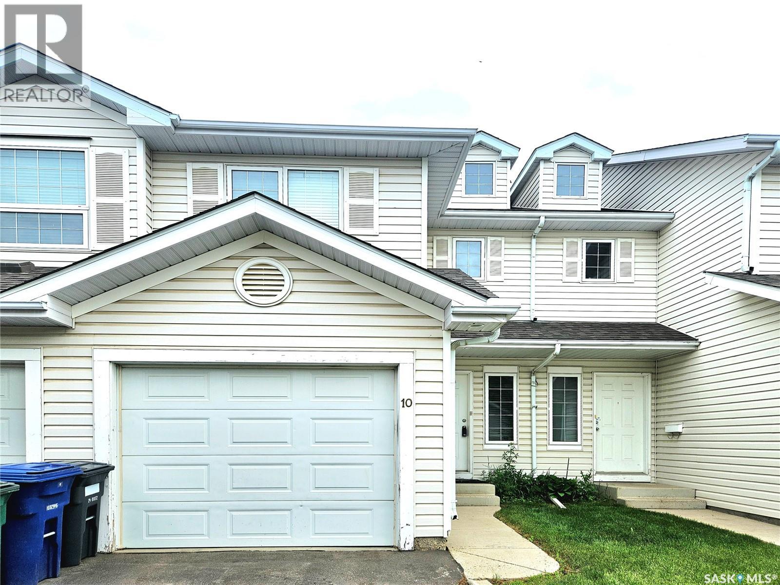 #10 410 Keevil CRESCENT - 2