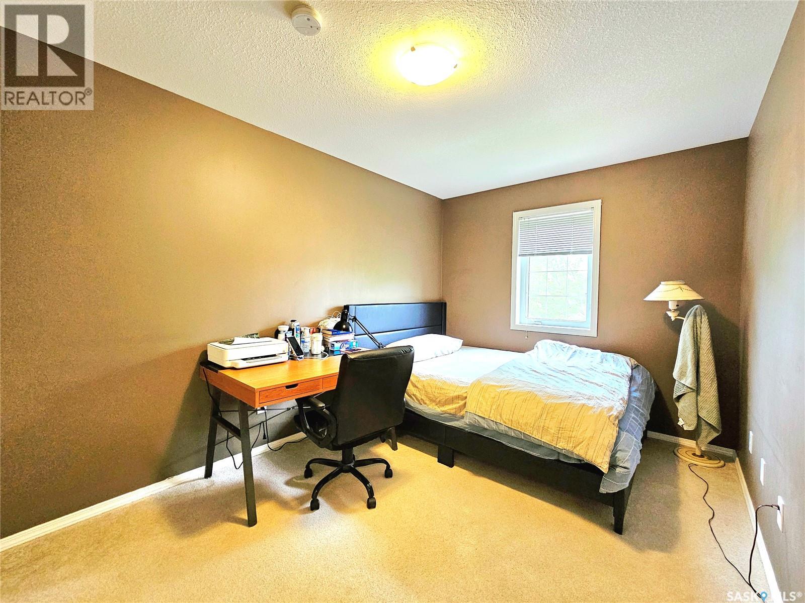 #10 410 Keevil CRESCENT - 21