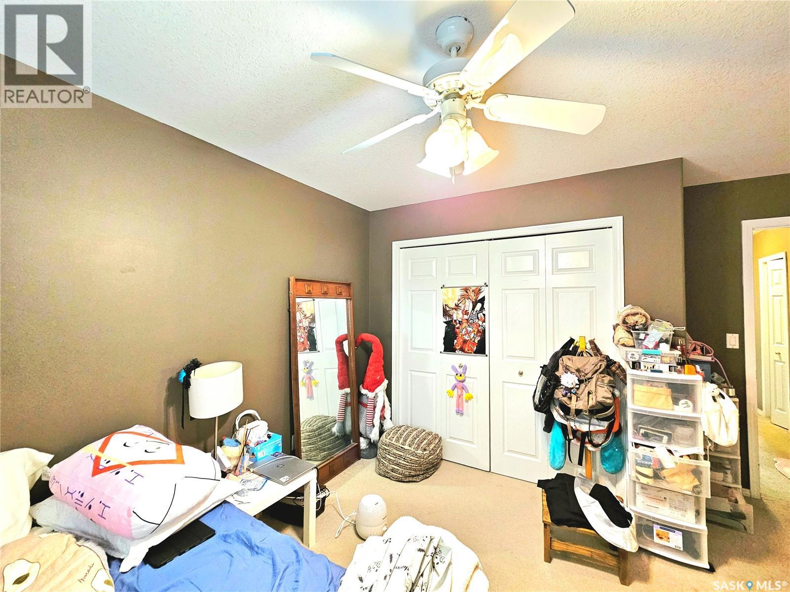 #10 410 Keevil CRESCENT - 24