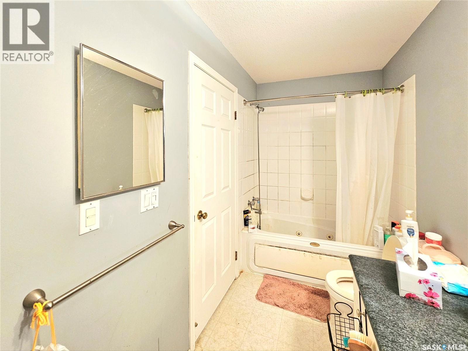 #10 410 Keevil CRESCENT - 25