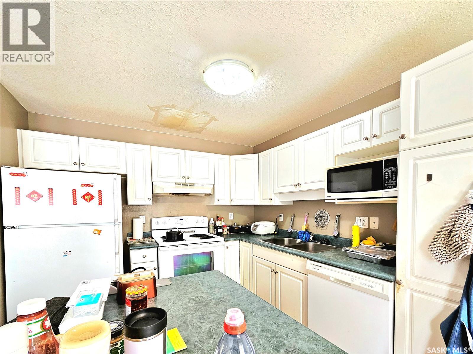 #10 410 Keevil CRESCENT - 4