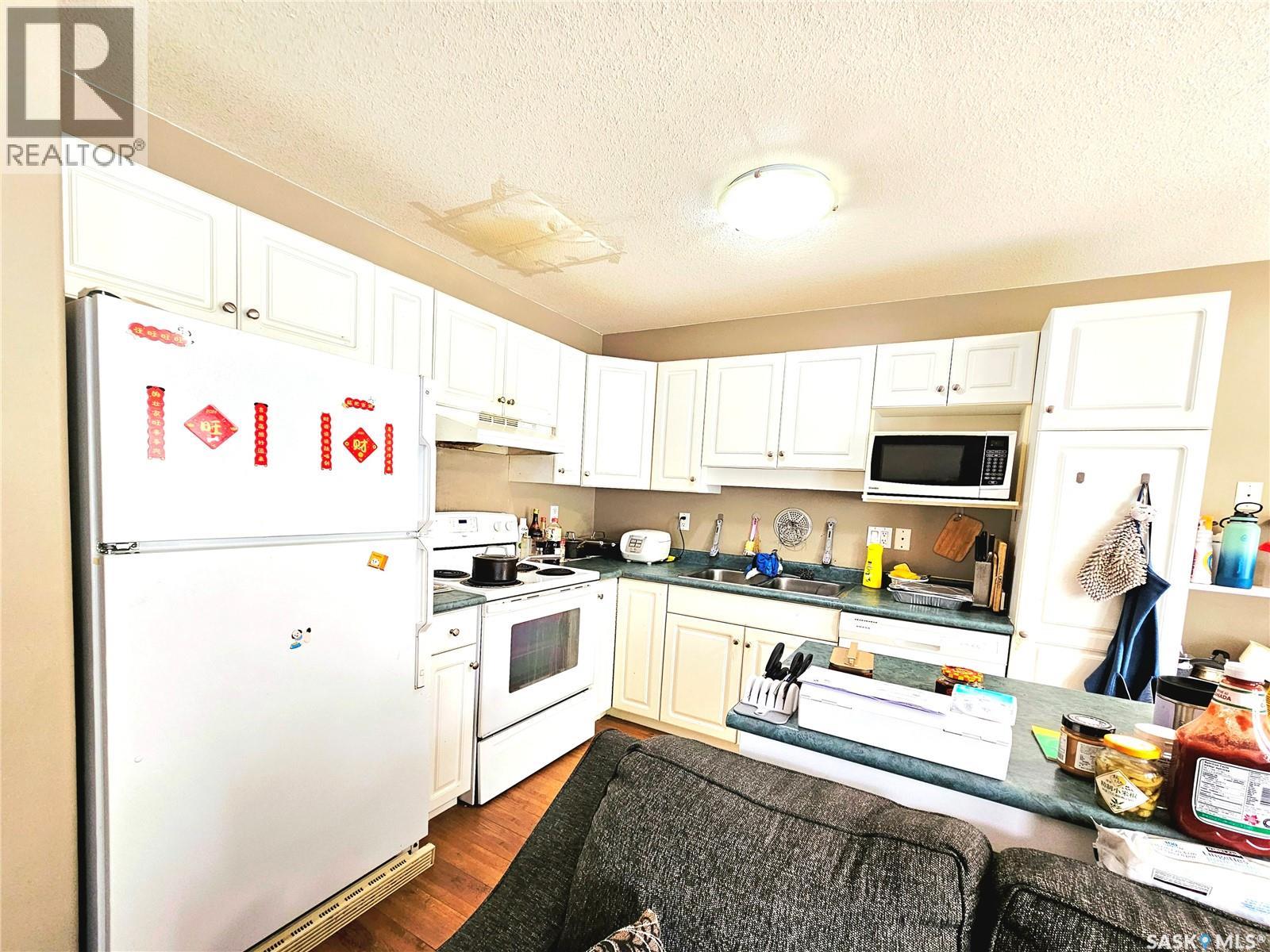 #10 410 Keevil CRESCENT - 5