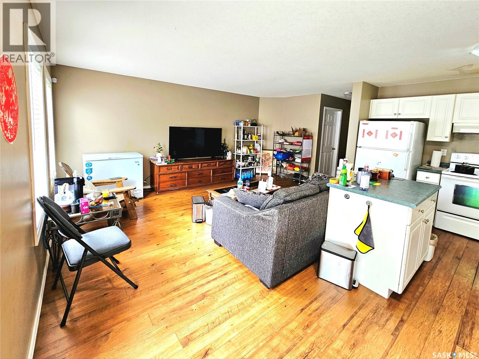 #10 410 Keevil CRESCENT - 7