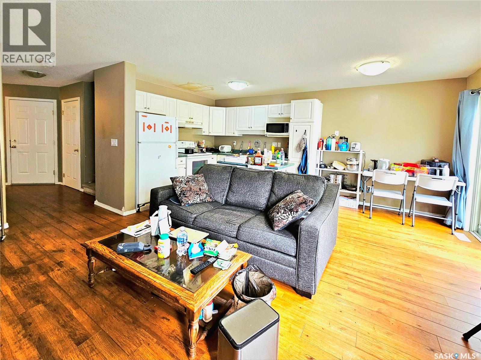 #10 410 Keevil CRESCENT - 8