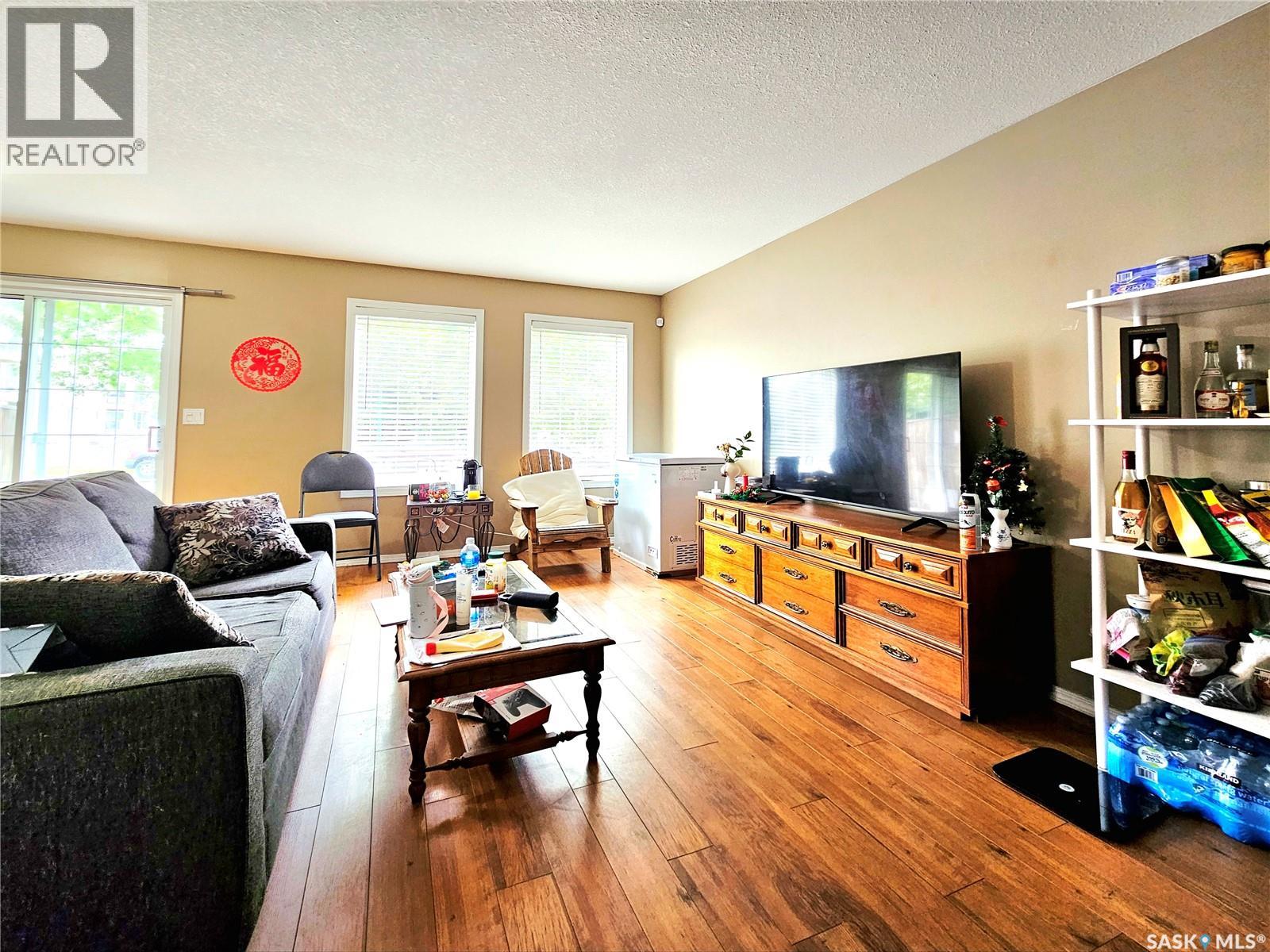 #10 410 Keevil CRESCENT - 9