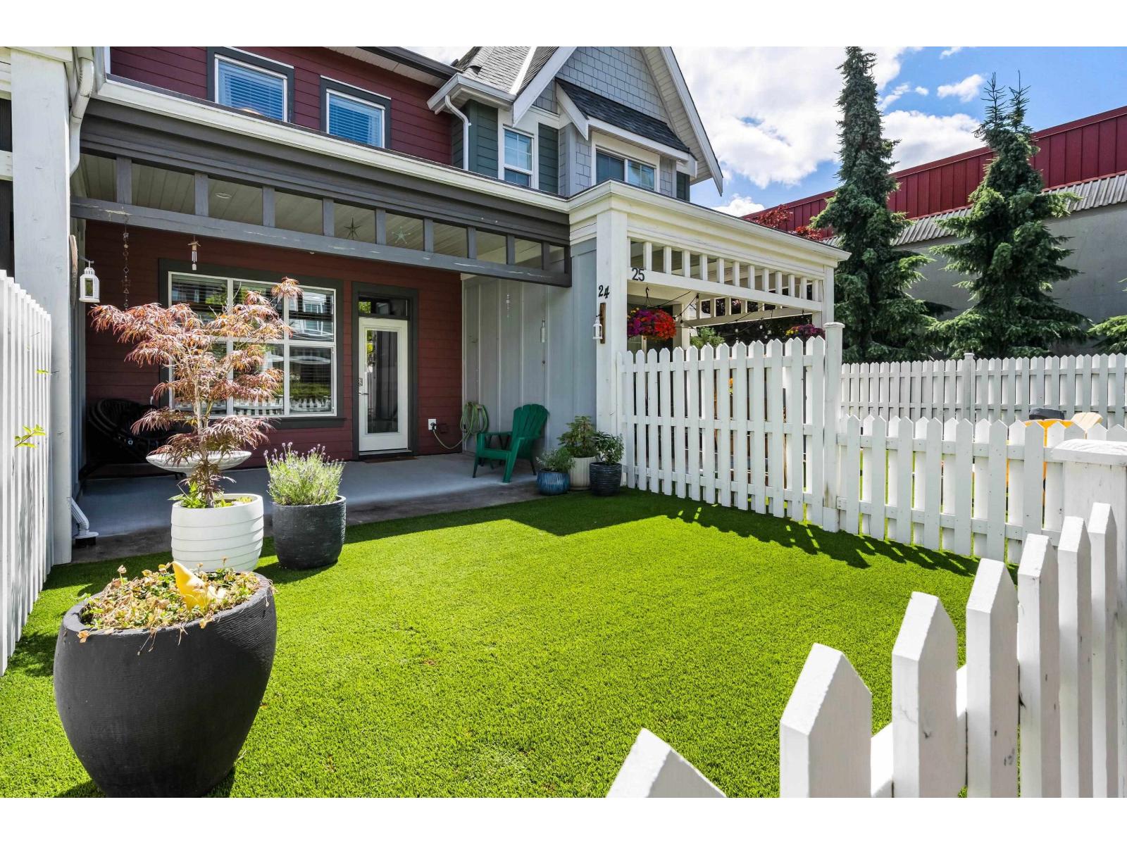 24 45462 TAMIHI WAY, Garrison Crossing, Chilliwack