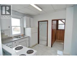 Kitchen - 41 Shepherd Street East, Windsor, ON N8X2J9 Photo 13