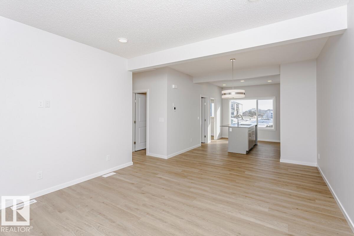 29 McLeod AV - 5