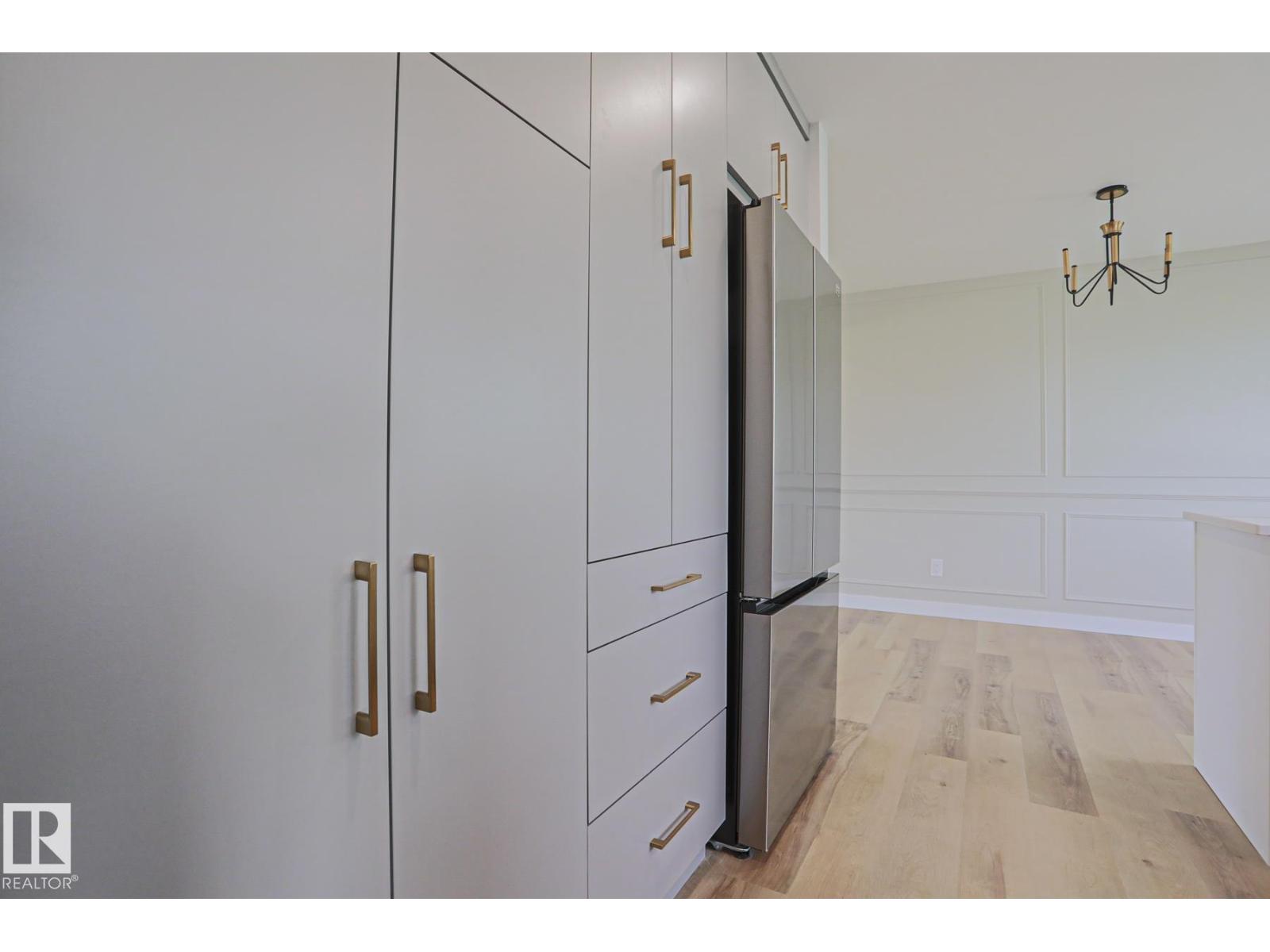 7607 137 AV NW — photo 10