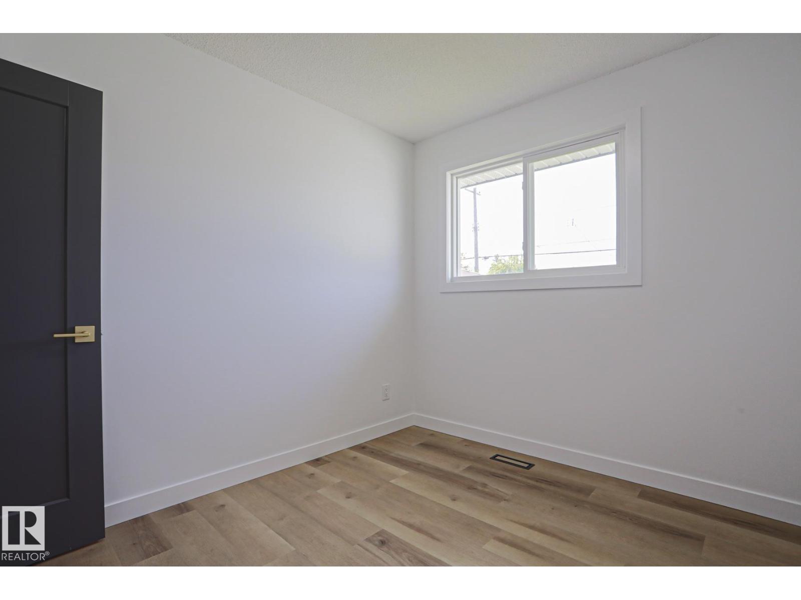 7607 137 AV NW — photo 11