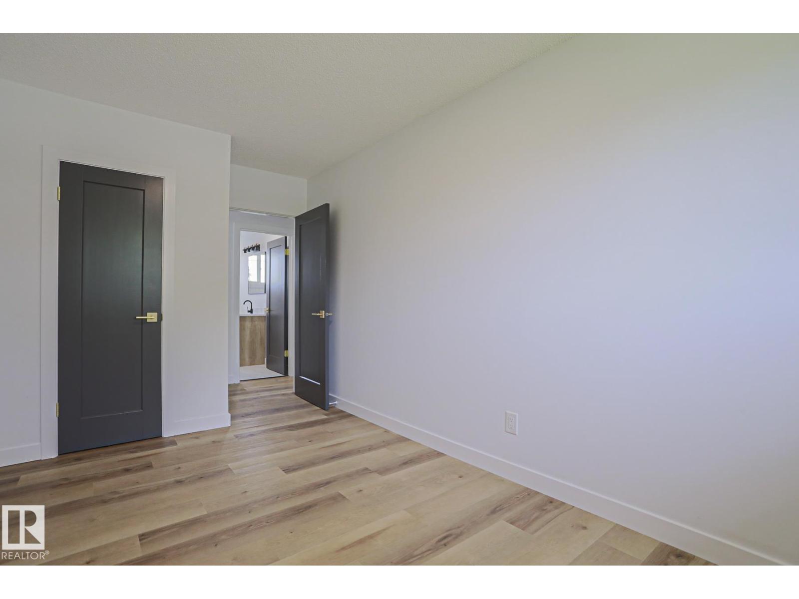 7607 137 AV NW — photo 14