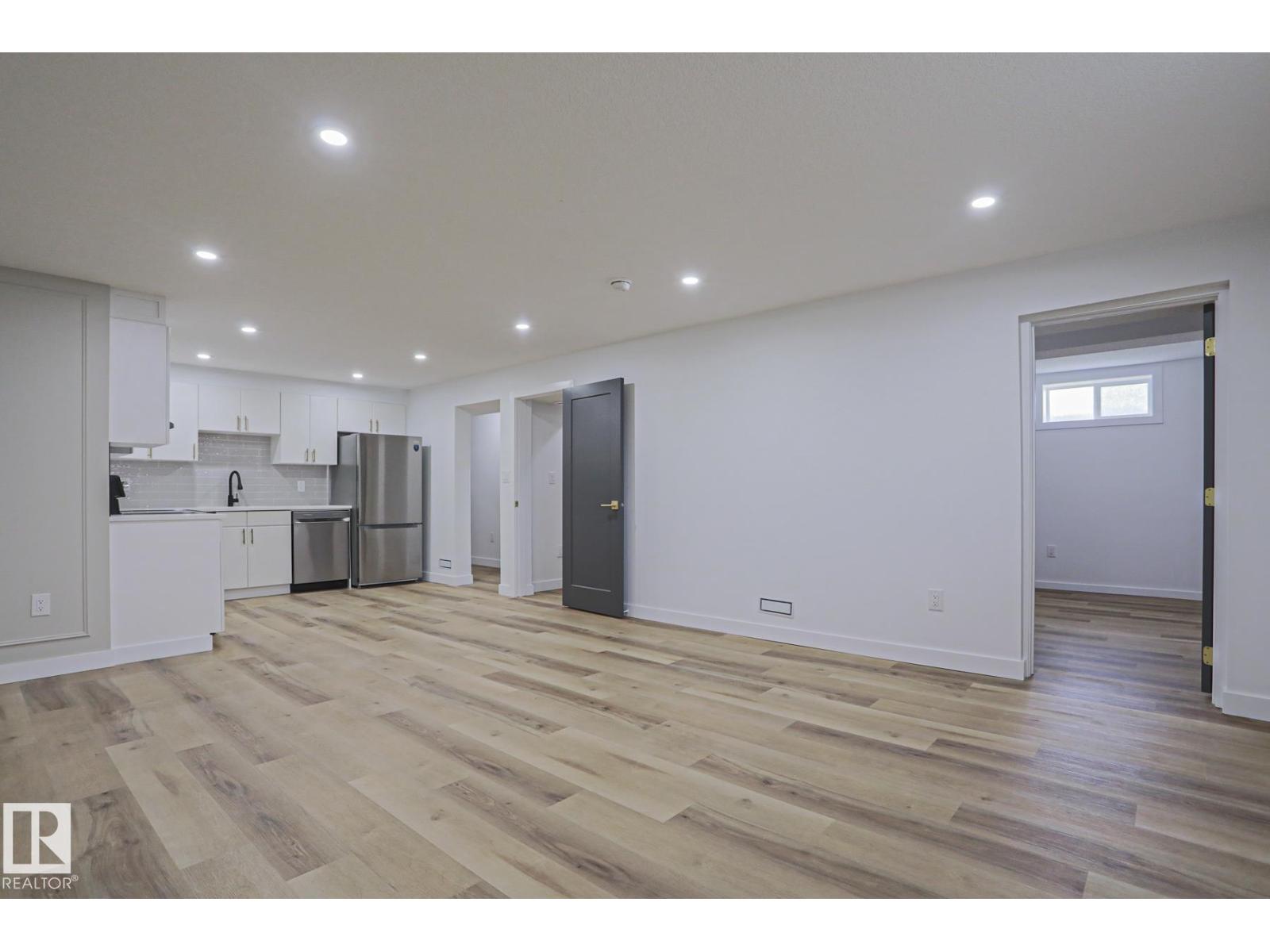 7607 137 AV NW — photo 19