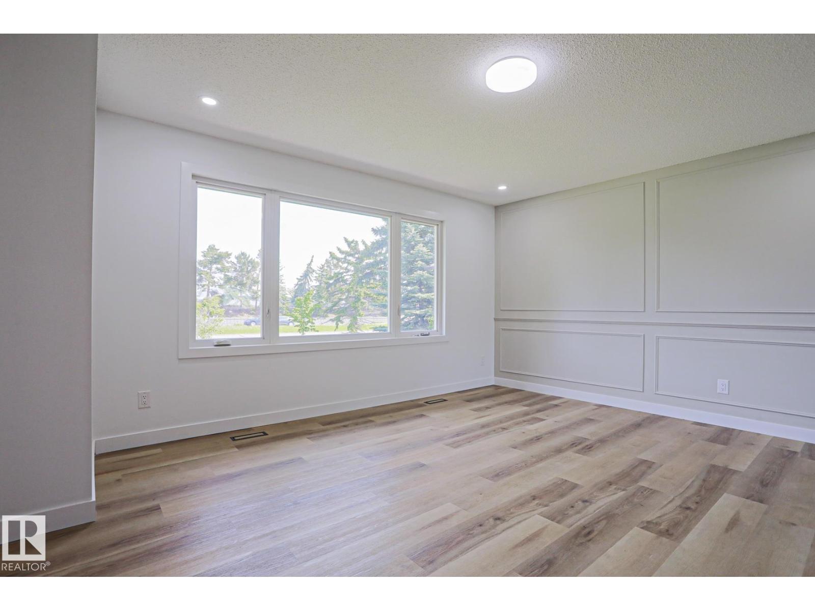 7607 137 AV NW - photo 3