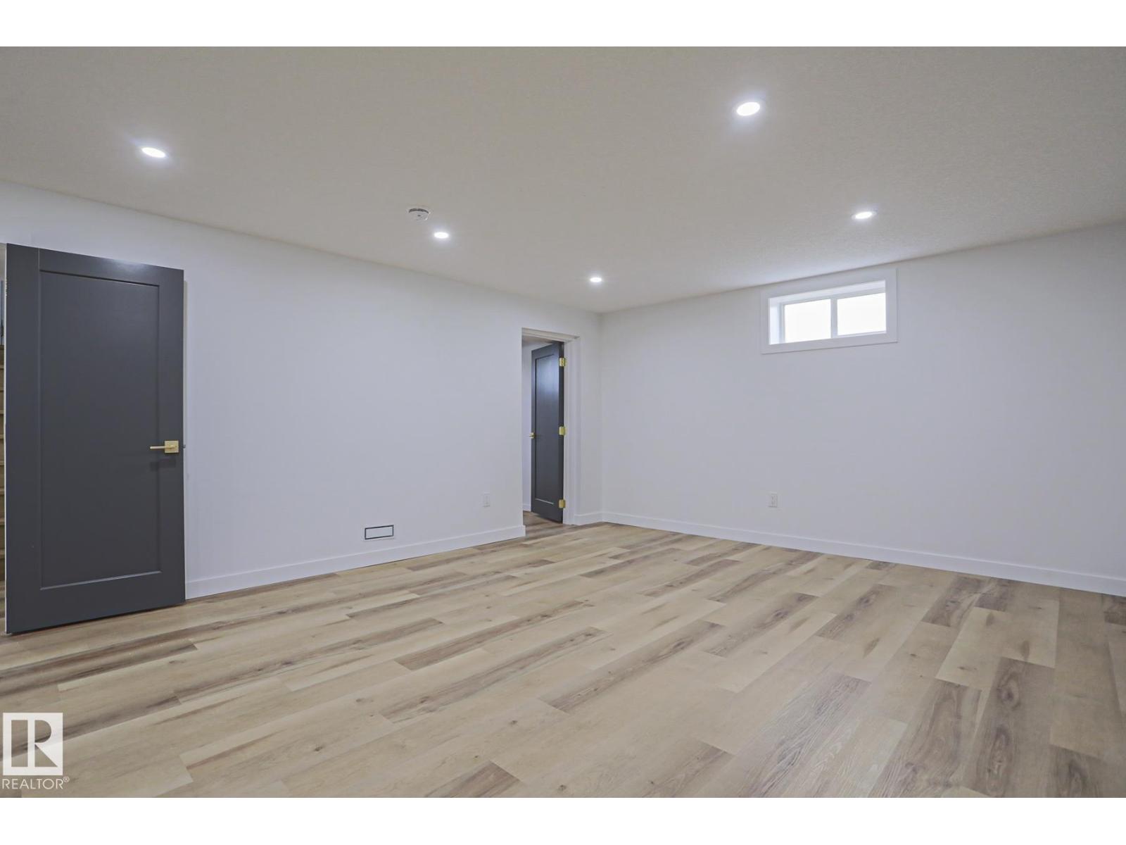 7607 137 AV NW — photo 29
