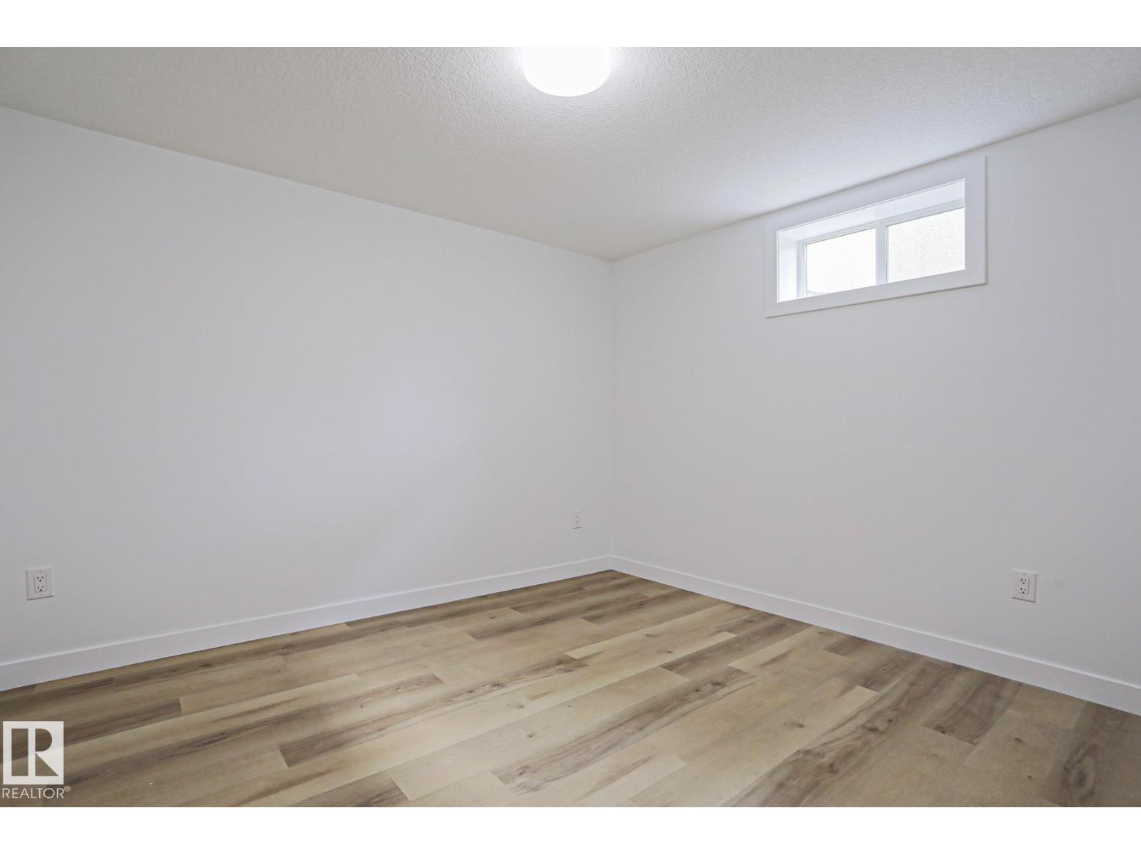 7607 137 AV NW — photo 33
