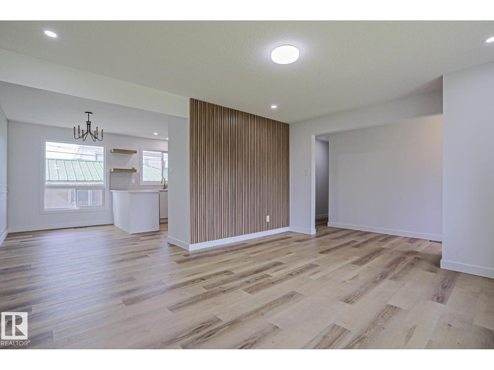 7607 137 AV NW - photo 5
