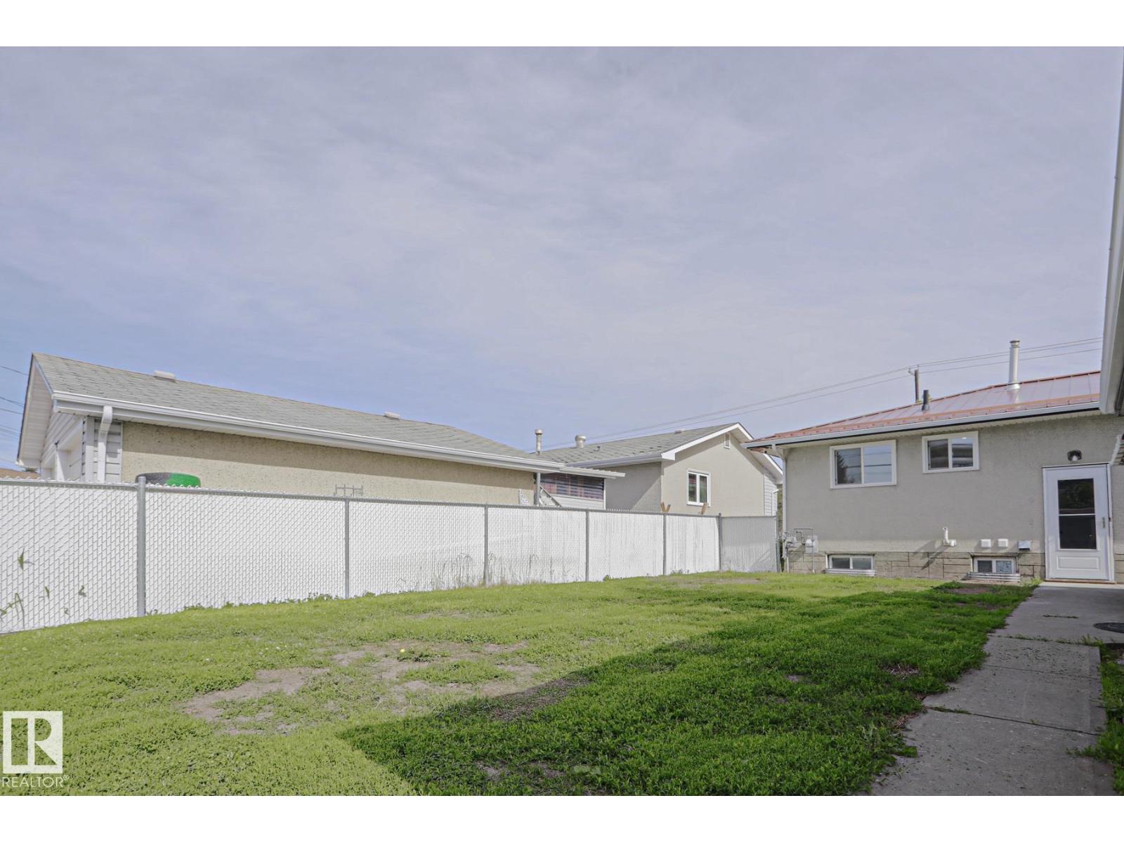 7607 137 AV NW — photo 39