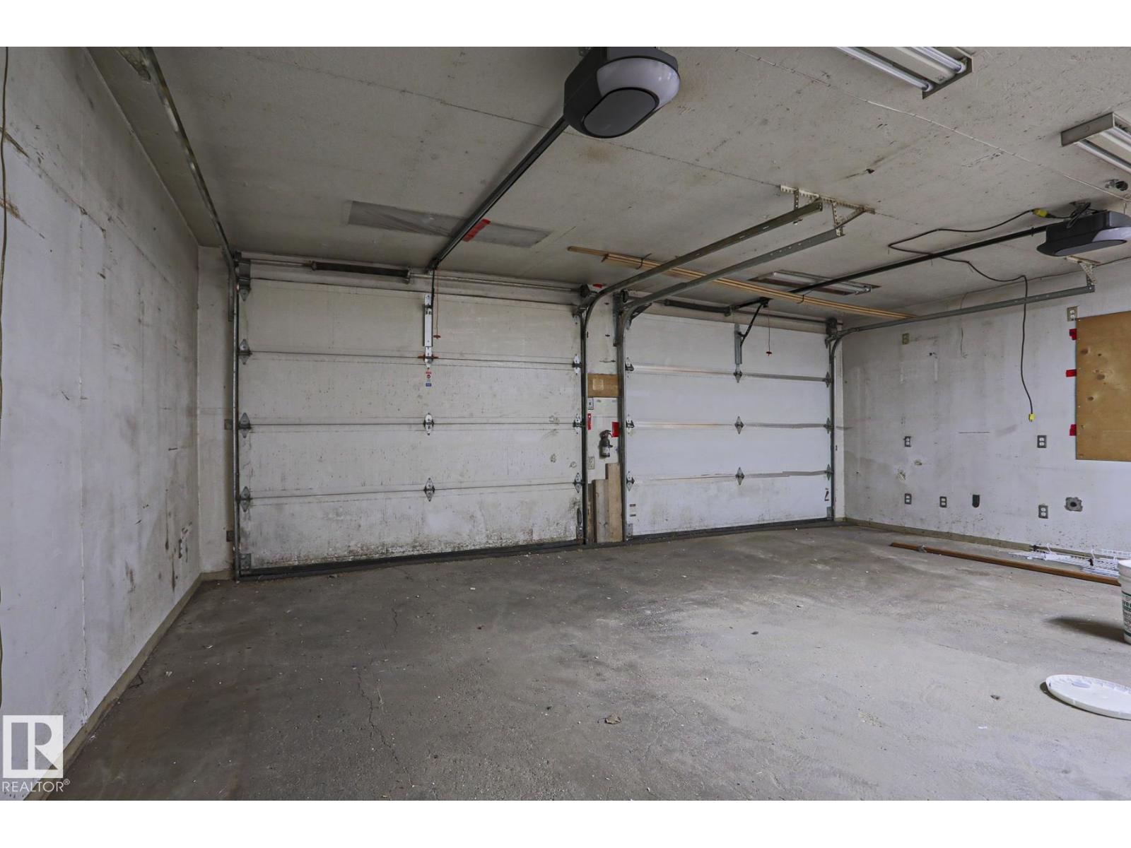 7607 137 AV NW — photo 42