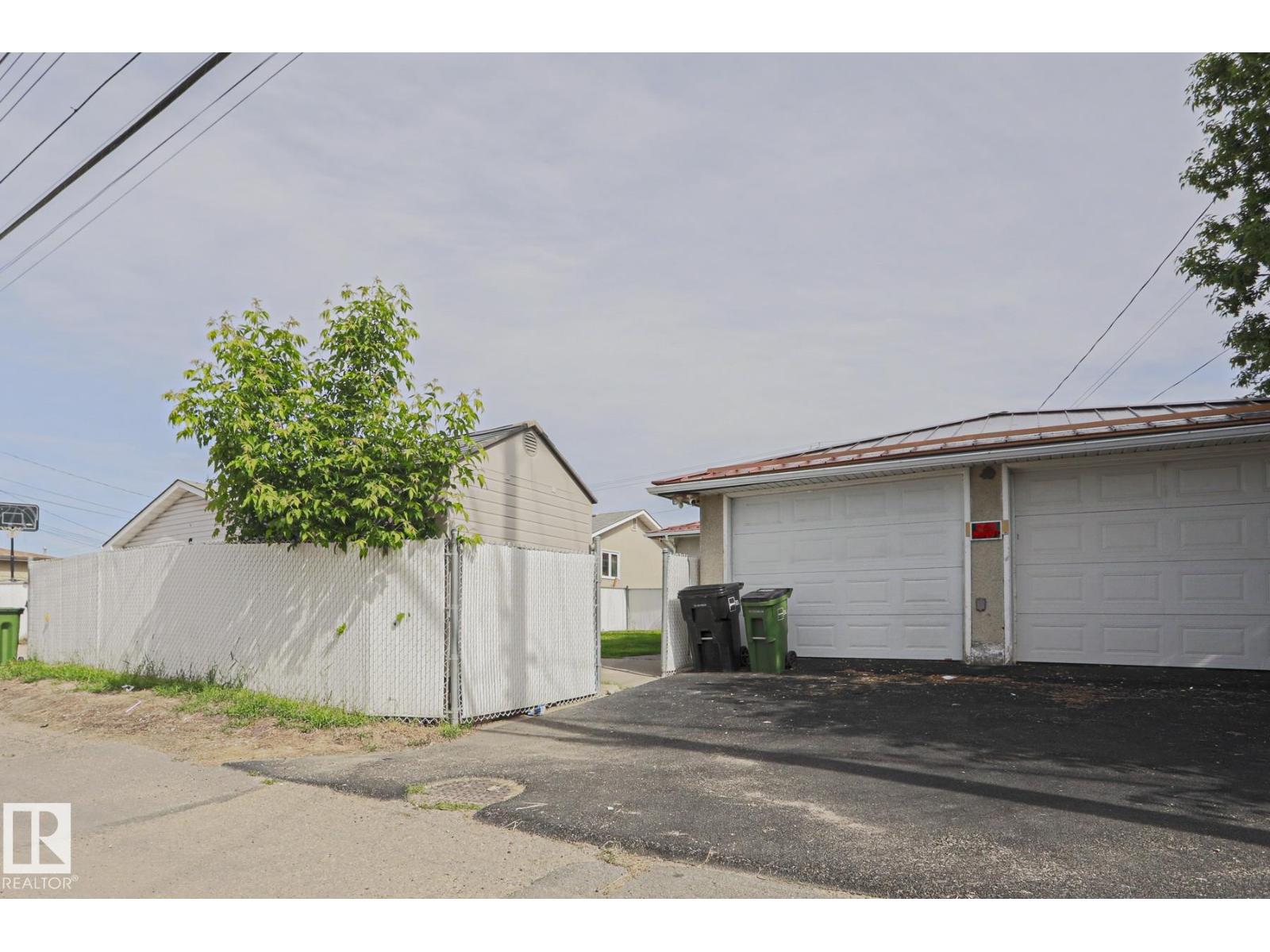 7607 137 AV NW — photo 43