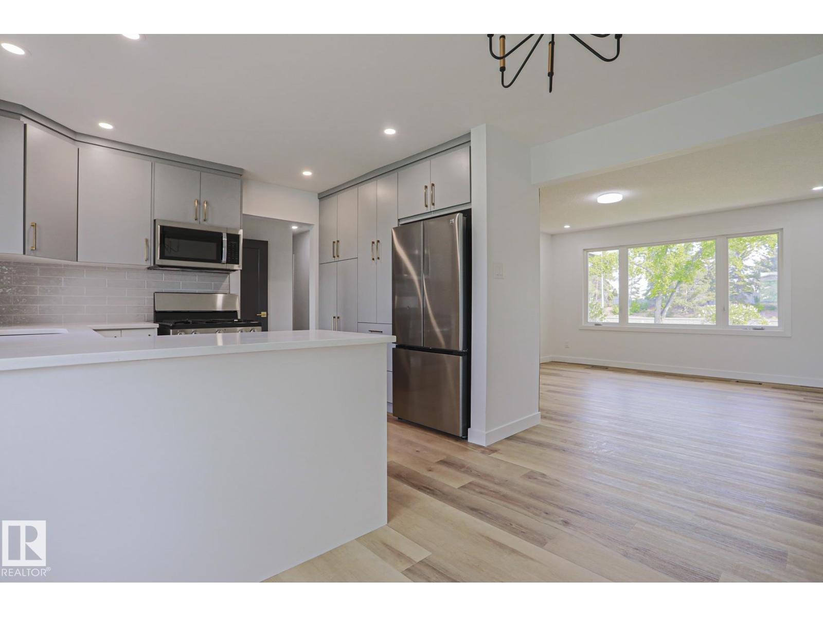 7607 137 AV NW — photo 8