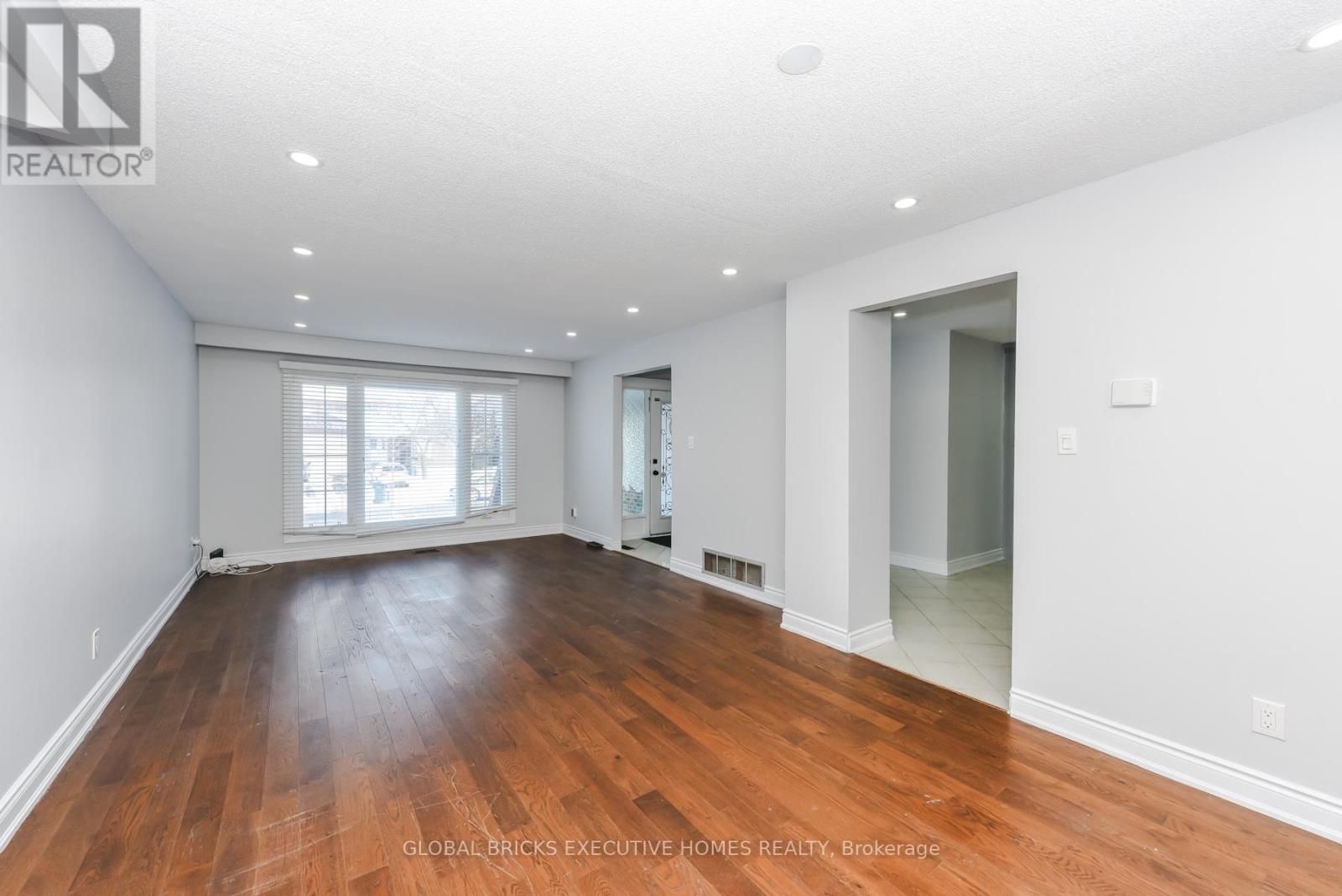 77 BLACKTHORN LANE - 10