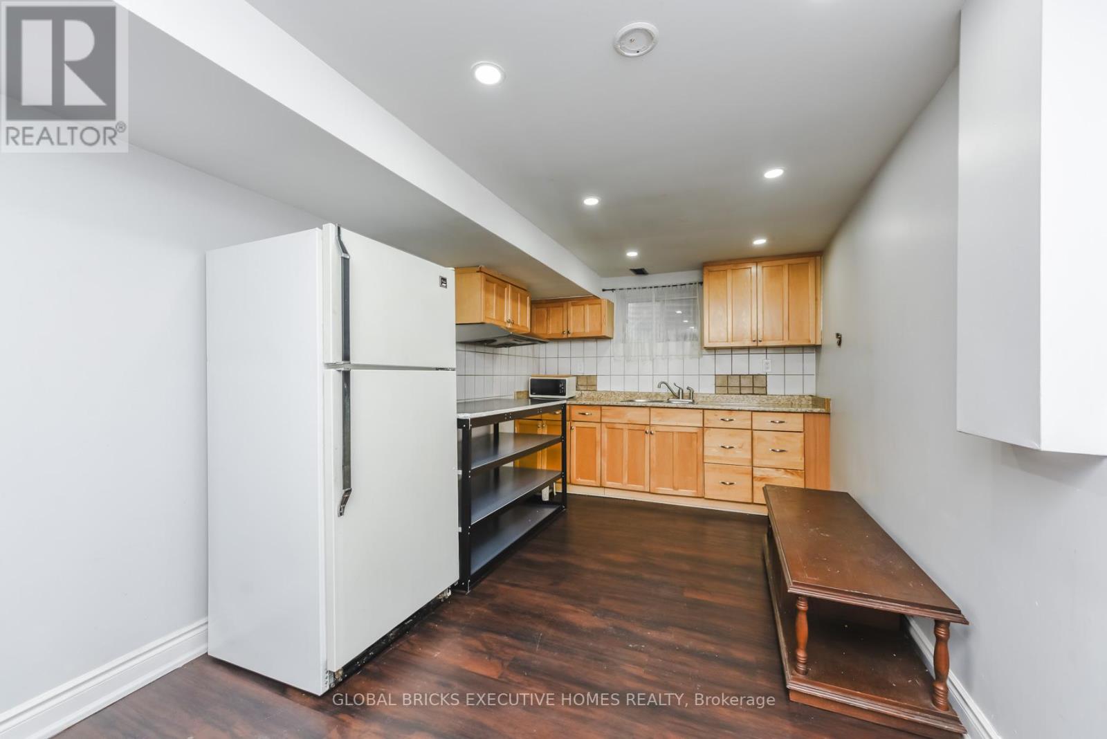 77 BLACKTHORN LANE - 27
