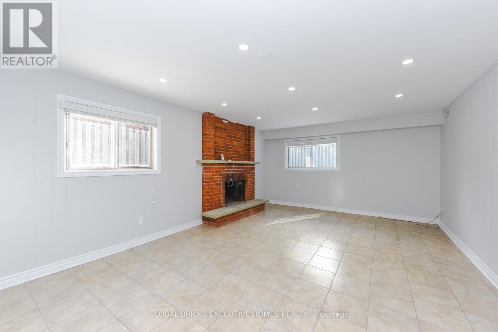 77 BLACKTHORN LANE - 20
