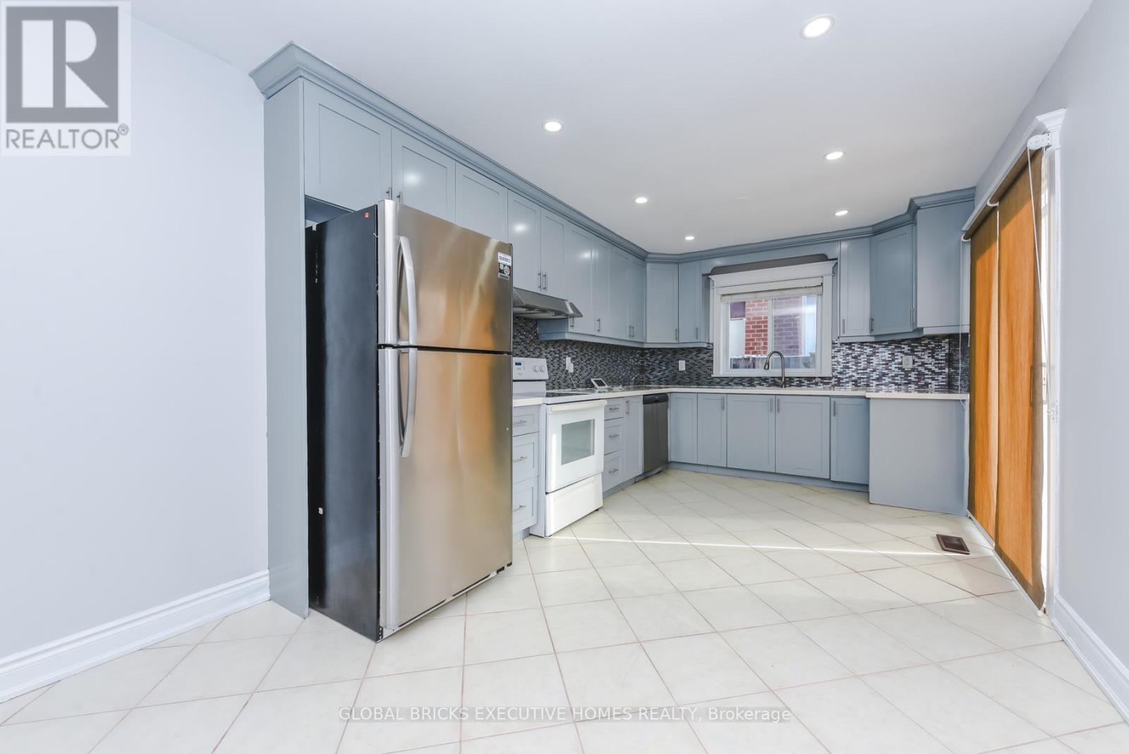77 BLACKTHORN LANE - 17