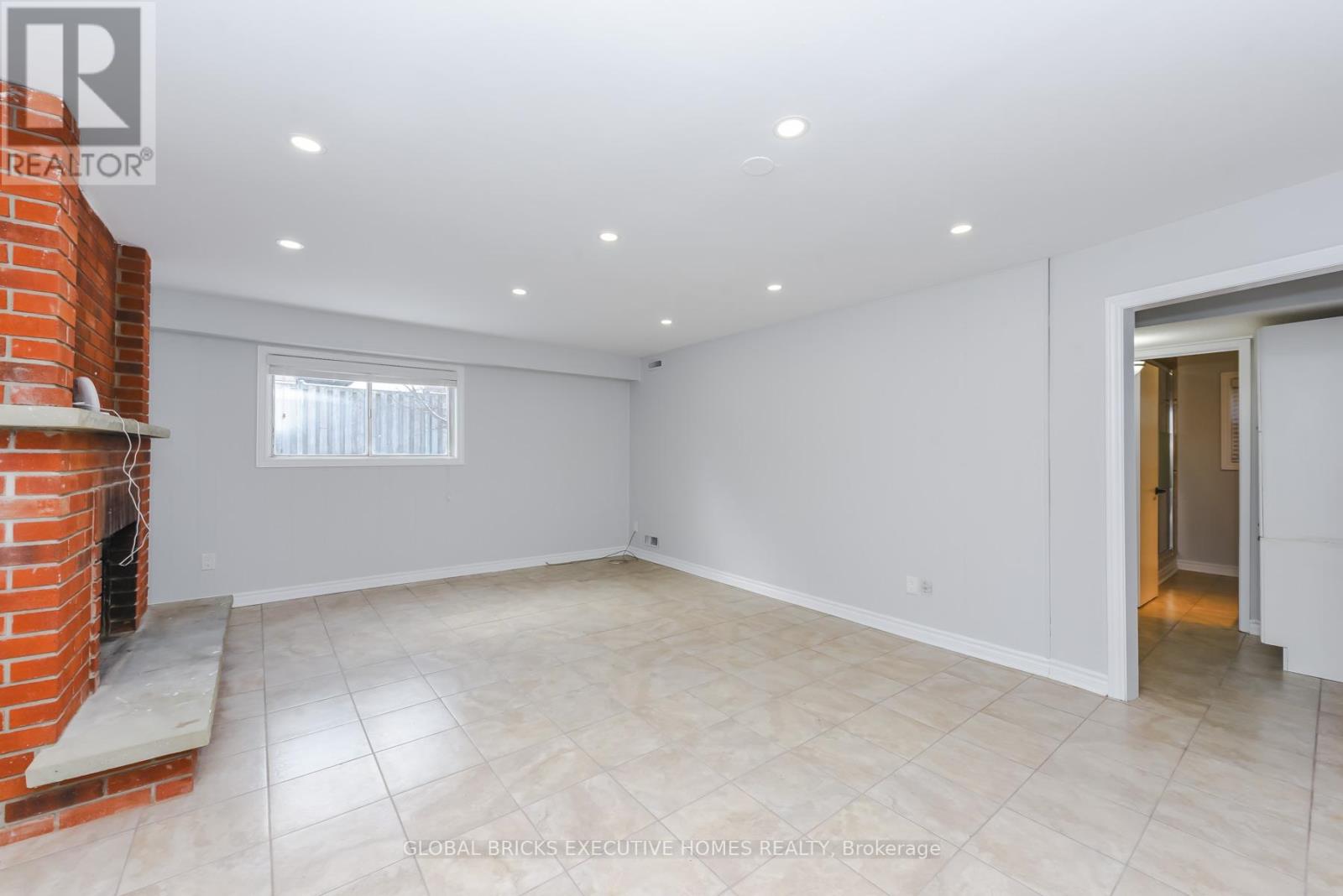 77 BLACKTHORN LANE - 22