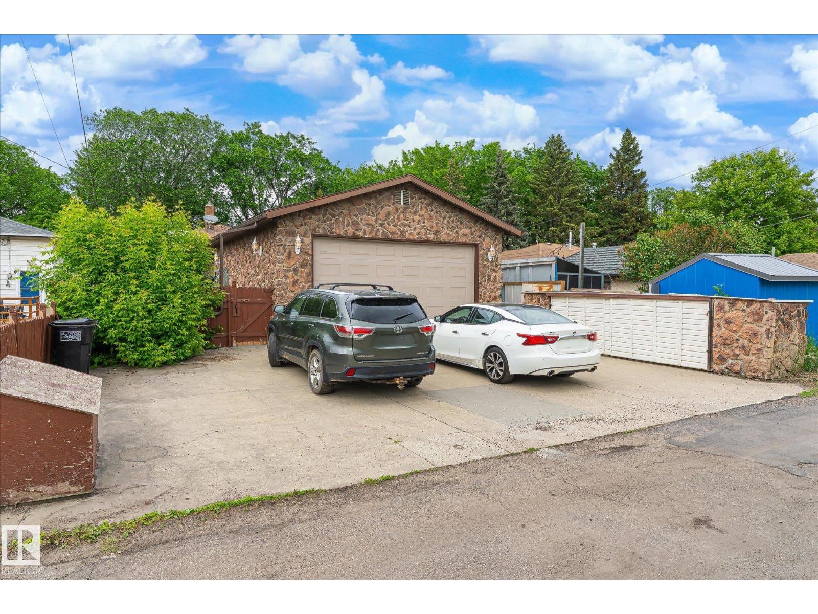 9747 67 AV NW — photo 52