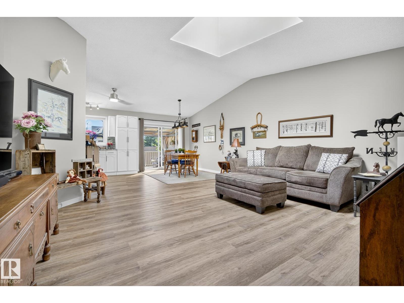 4711 25 AV NW — photo 13