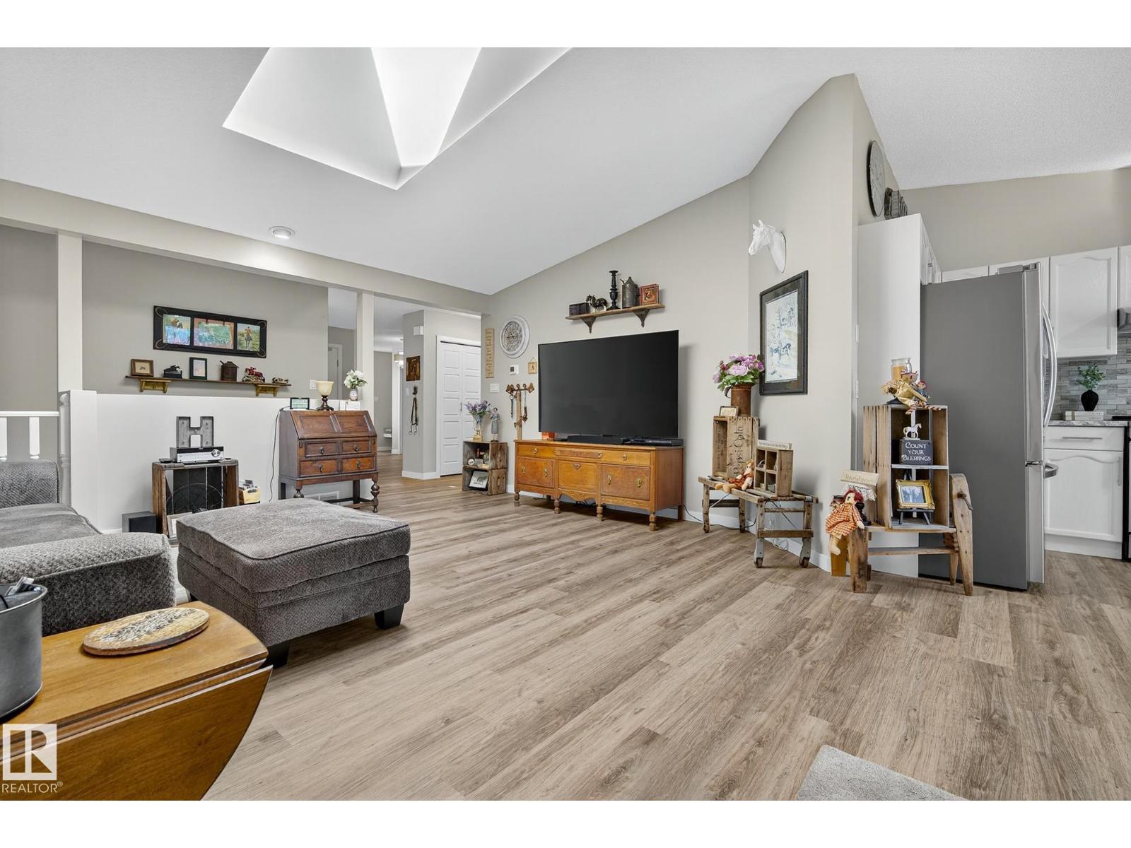 4711 25 AV NW — photo 15