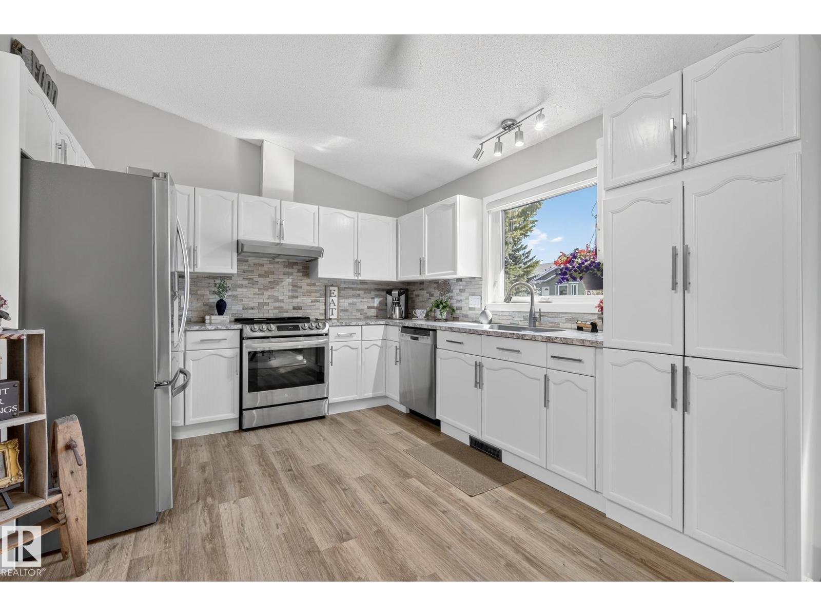 4711 25 AV NW — photo 16