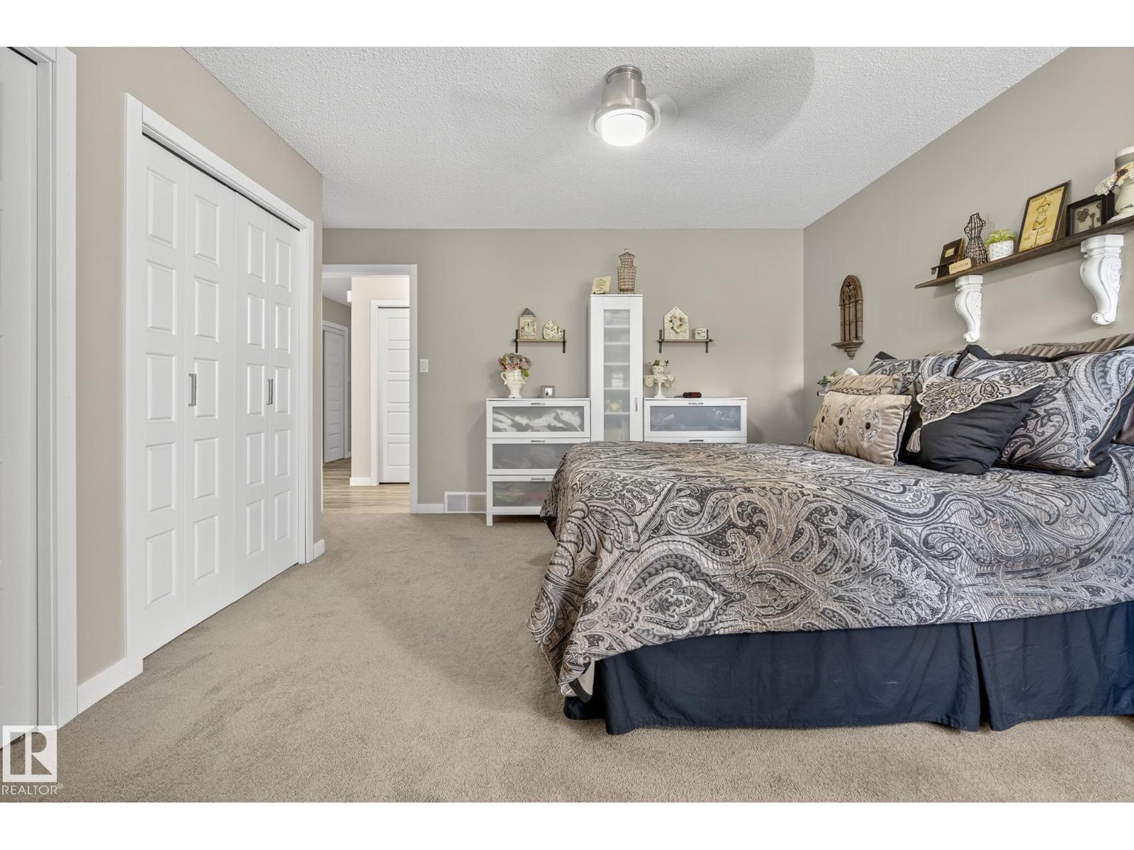 4711 25 AV NW — photo 23