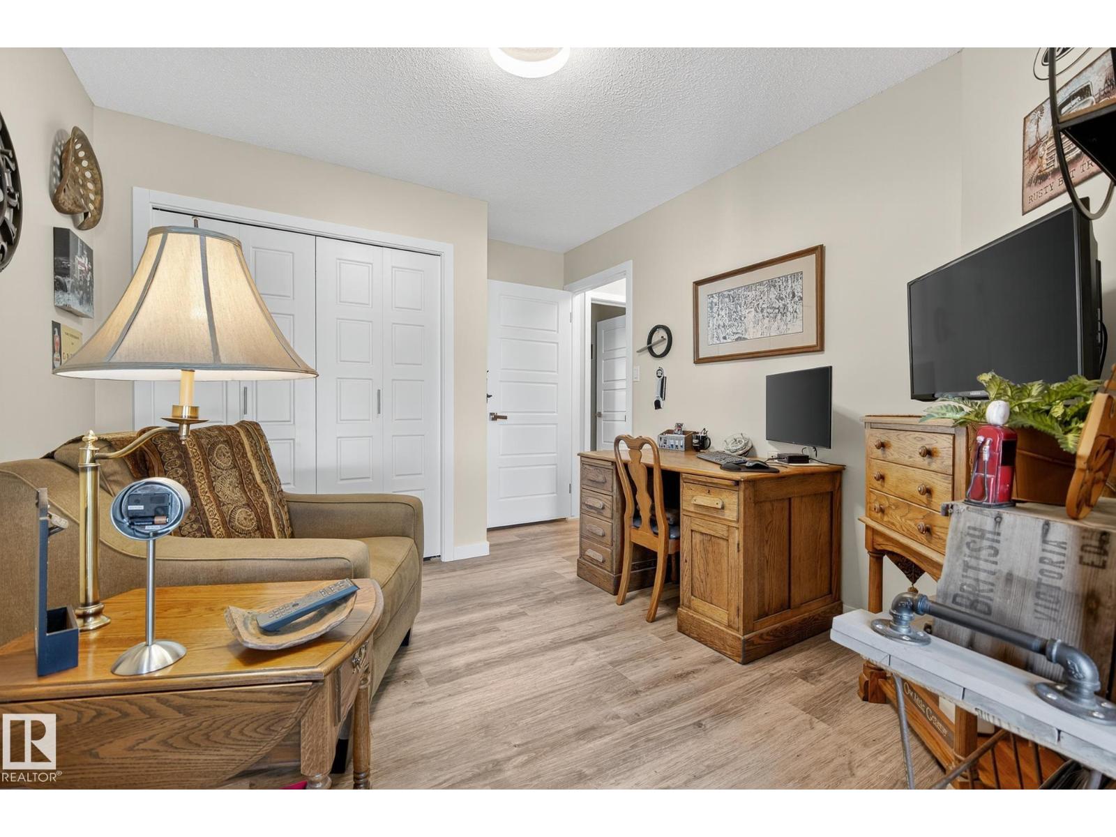 4711 25 AV NW — photo 28